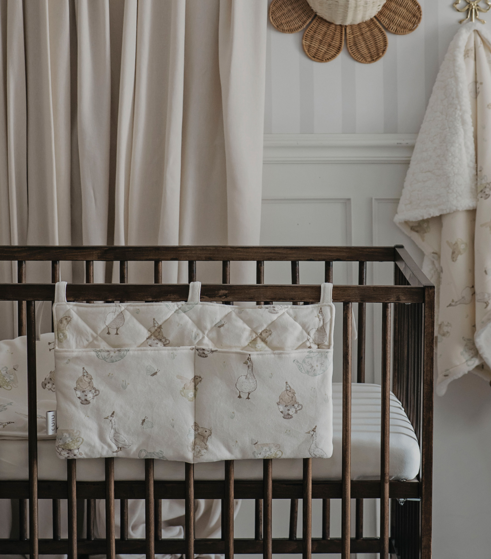 bed orginizer - tea party